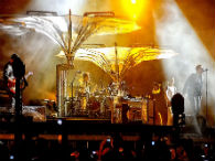 Cada m�sica troca a ilumina��o do palco 360� no show do U2 em SP. Foto: Fernando Borges/Terra